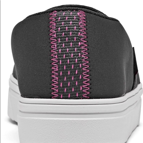 Reebok Slip Ons-like new perfect condition - Picture 2 of 5